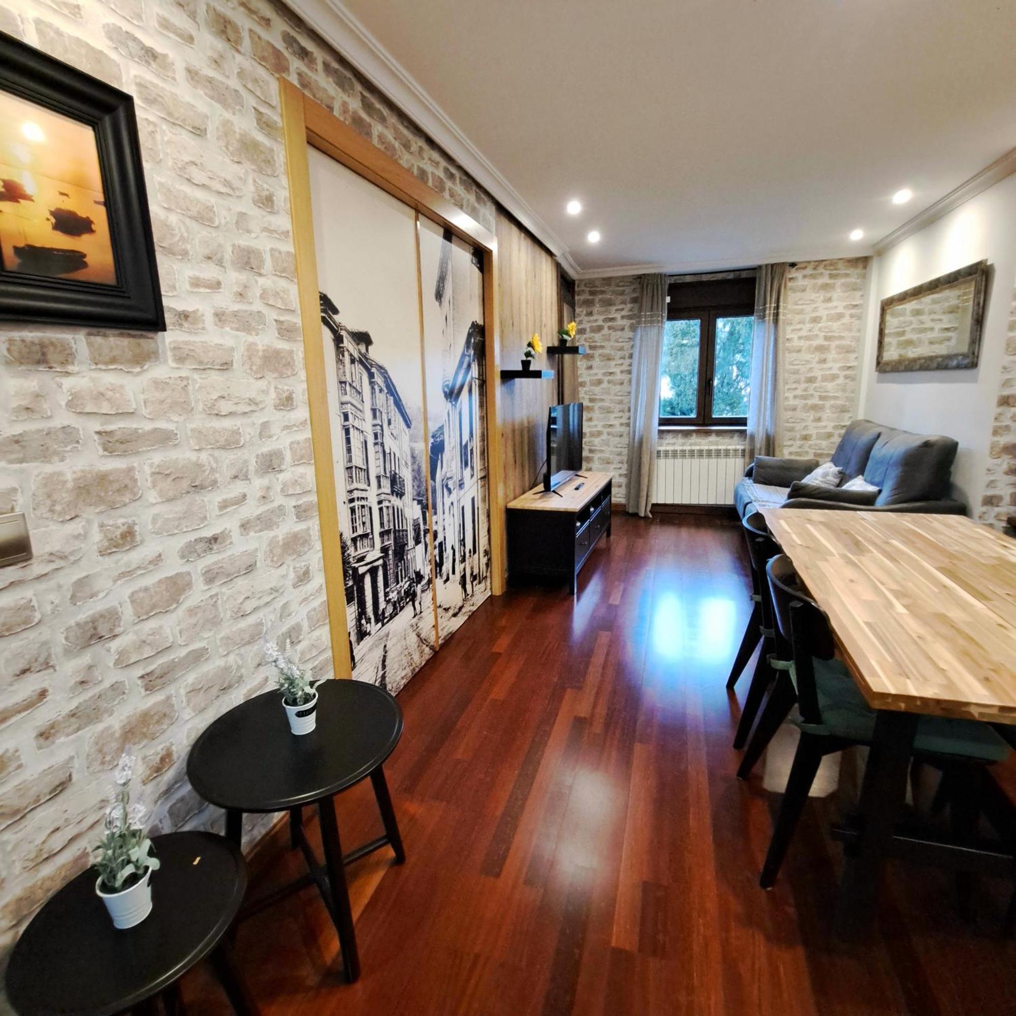 Apartamento Con Terraza Al Puente Romano Cangas de Onís Exterior foto