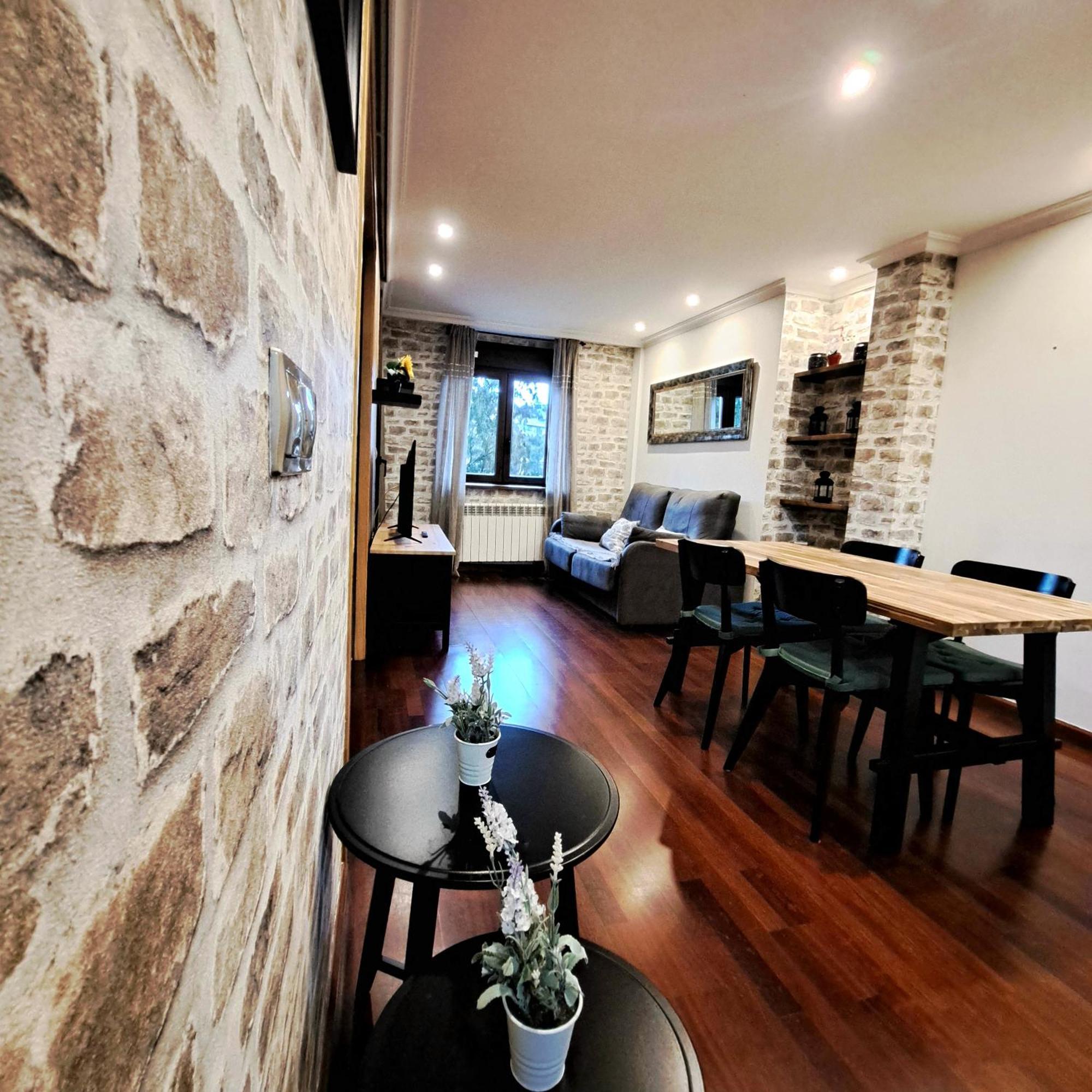 Apartamento Con Terraza Al Puente Romano Cangas de Onís Exterior foto