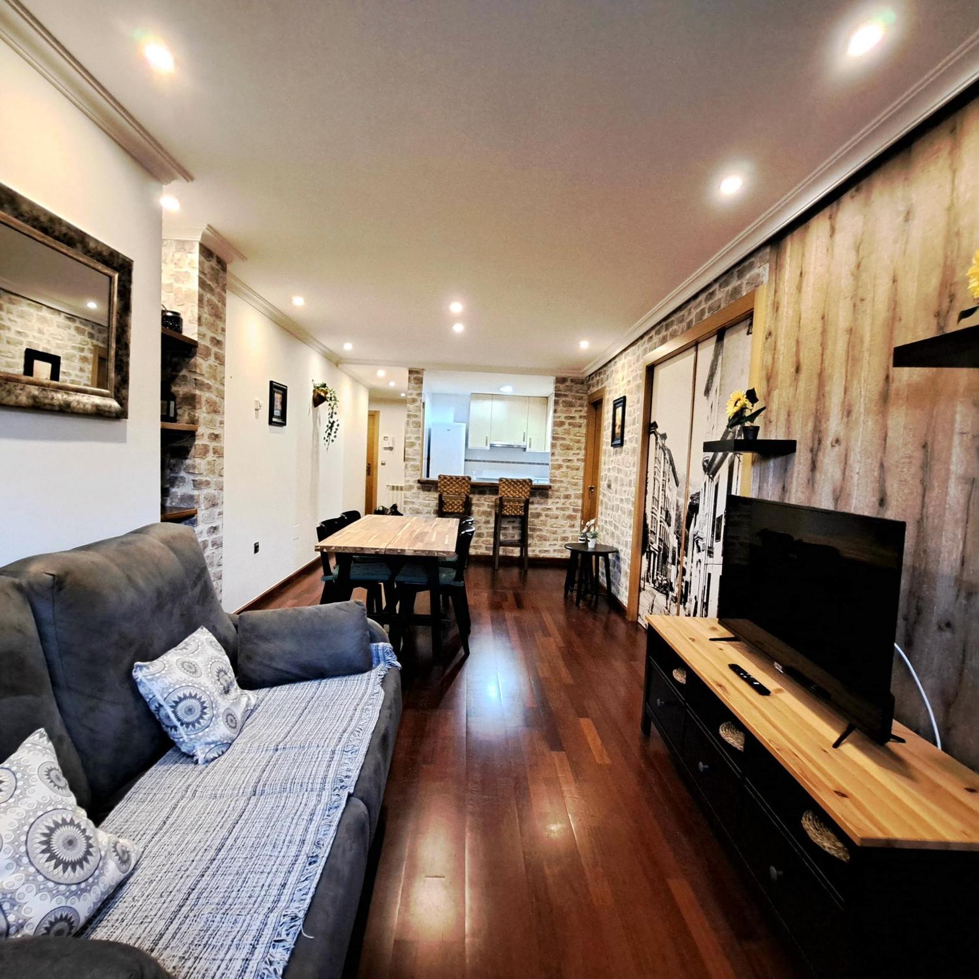 Apartamento Con Terraza Al Puente Romano Cangas de Onís Exterior foto