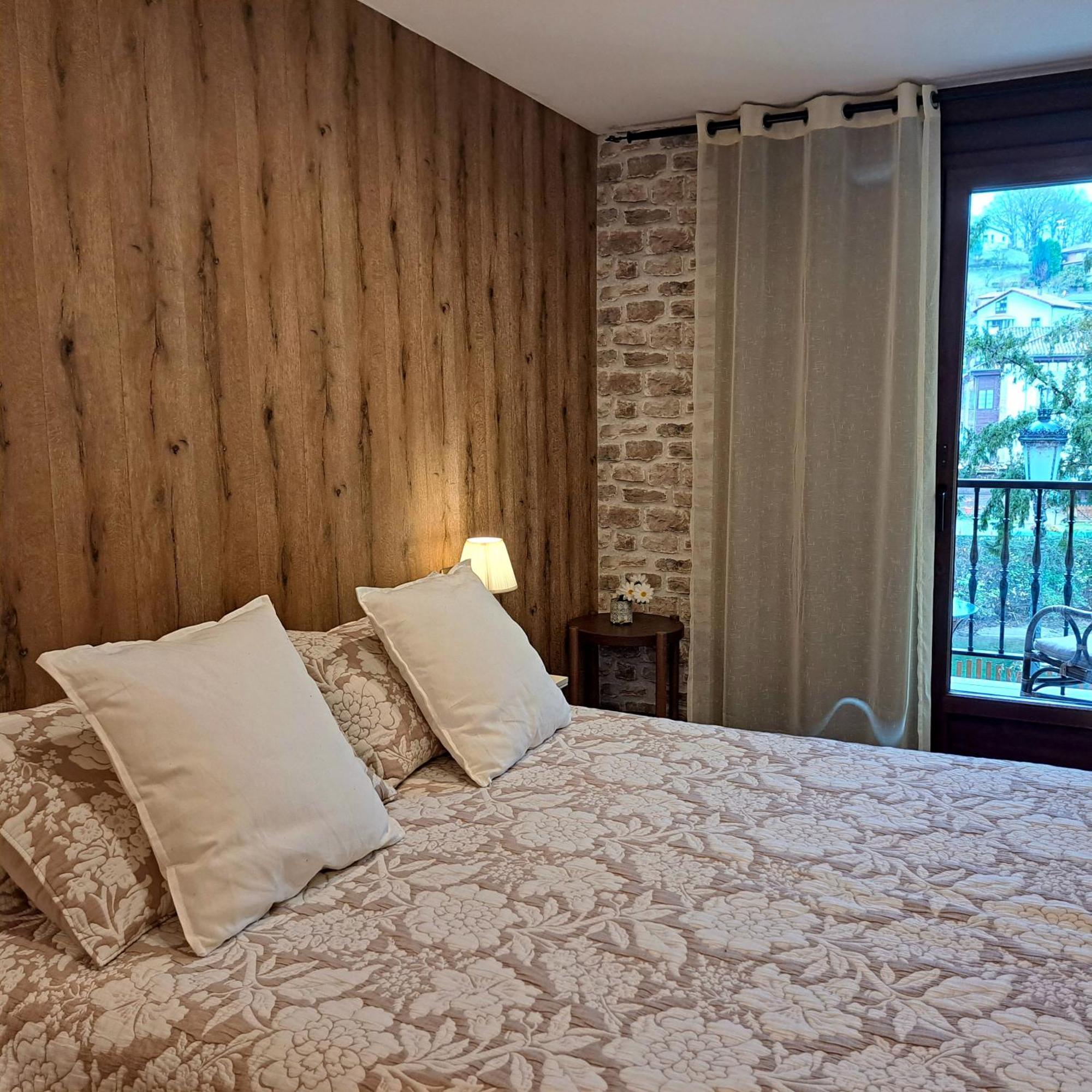 Apartamento Con Terraza Al Puente Romano Cangas de Onís Exterior foto