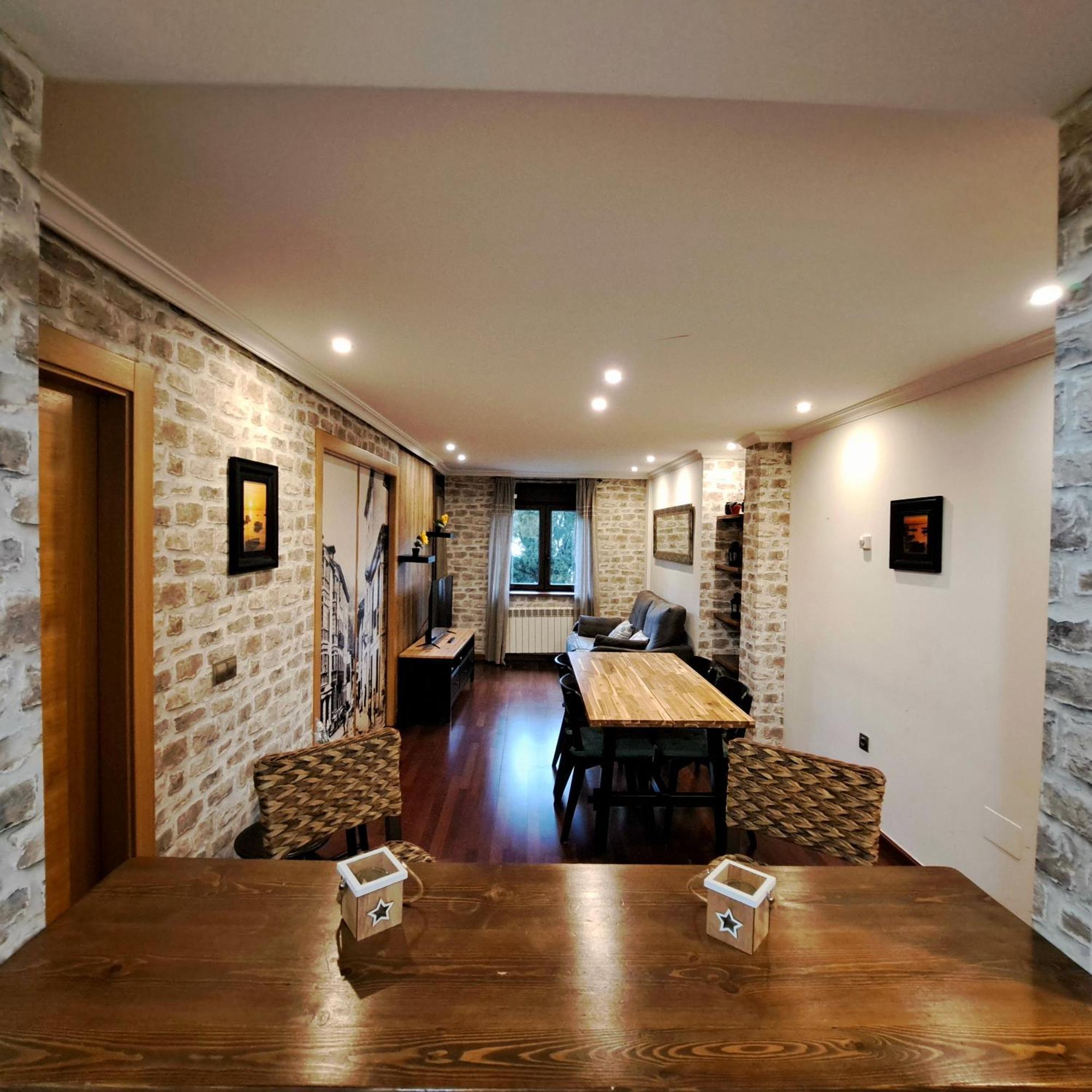 Apartamento Con Terraza Al Puente Romano Cangas de Onís Exterior foto