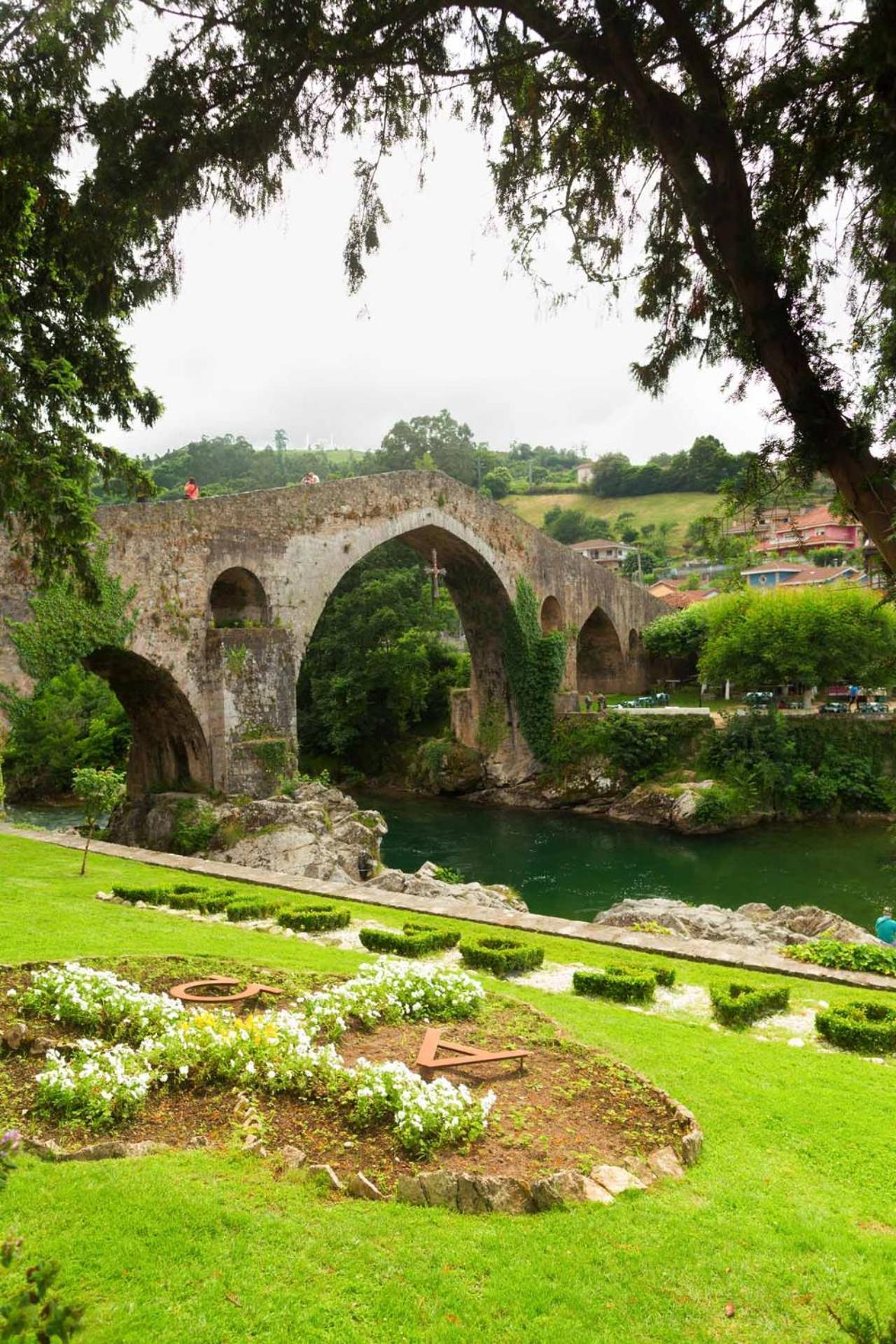 Apartamento Con Terraza Al Puente Romano Cangas de Onís Exterior foto